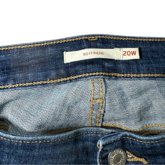 Levi’s Boyfriend Distressed Jeans in Medium Wash - Picture 3 of 5